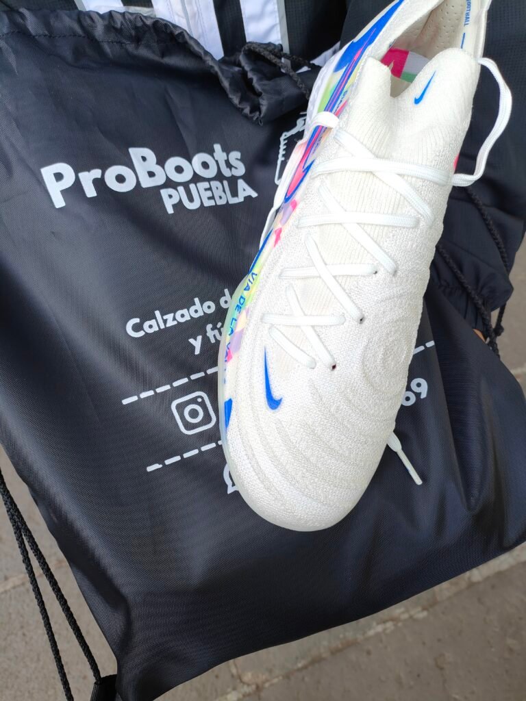 Phantom GX II White Royal Blue Pink FG FGNP3259