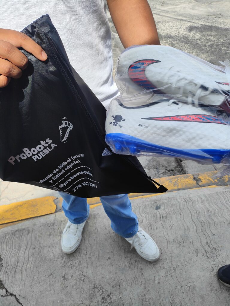 Hypervenom Phantom White Royal Blue Total Crimson FG FGNH3080